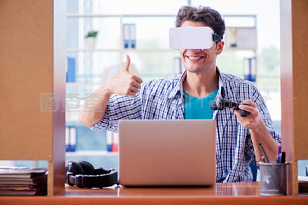 倾城十月 视频海报