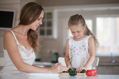 伊丽莎 施莱辛 不同的动物 视频主图