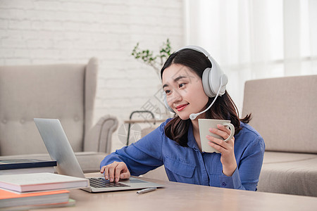 侵入者 视频缩略图