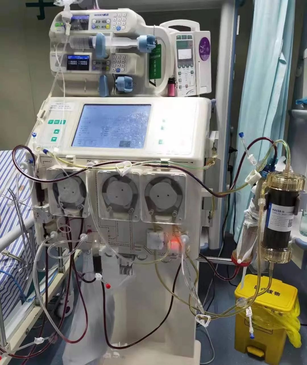 假面骑士联手出击驰骑与铠武电影大战全力出击