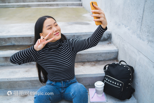 借口公司 Alibi.com 视频缩略图